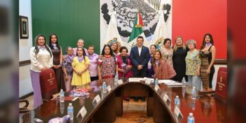 “Con su fuerza y capacidad, las mujeres transforman a Victoria”: Lalo Gattás