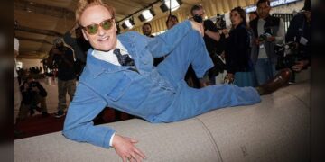 Conan O’Brien despliega la alfombra roja de los Oscar