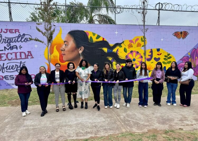 Develan mural conmemorativo por el ‘Día Internacional de la Mujer’ en NLD