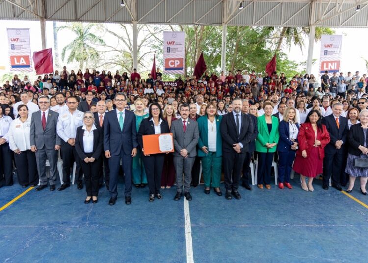Dra. Laura Jiménez Ferretiz rinde protesta como directora de la FCAT-UAT