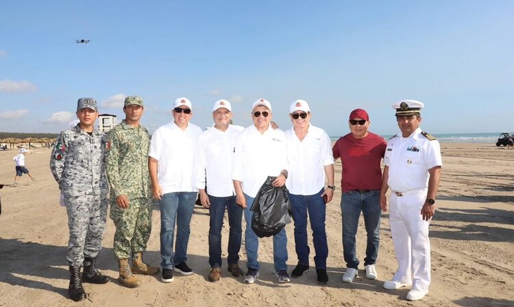 Encabeza Armando Martínez “Limpiazo 2026” en Playa Tesoro