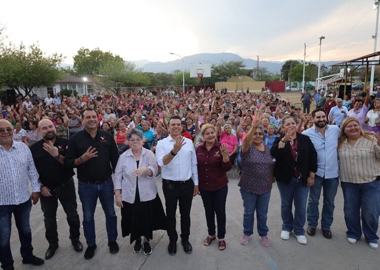 Encabeza Lalo Gattás entrega de apoyos alimentarios en Victoria