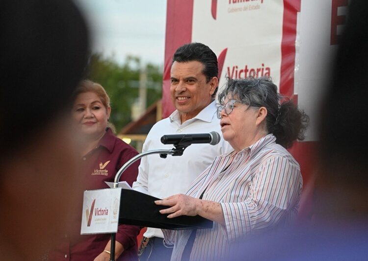 Encabeza Lalo Gattás entrega de apoyos alimentarios en Victoria