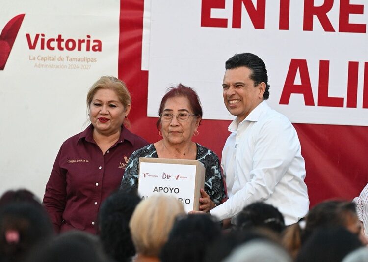 Encabeza Lalo Gattás entrega de apoyos alimentarios en Victoria