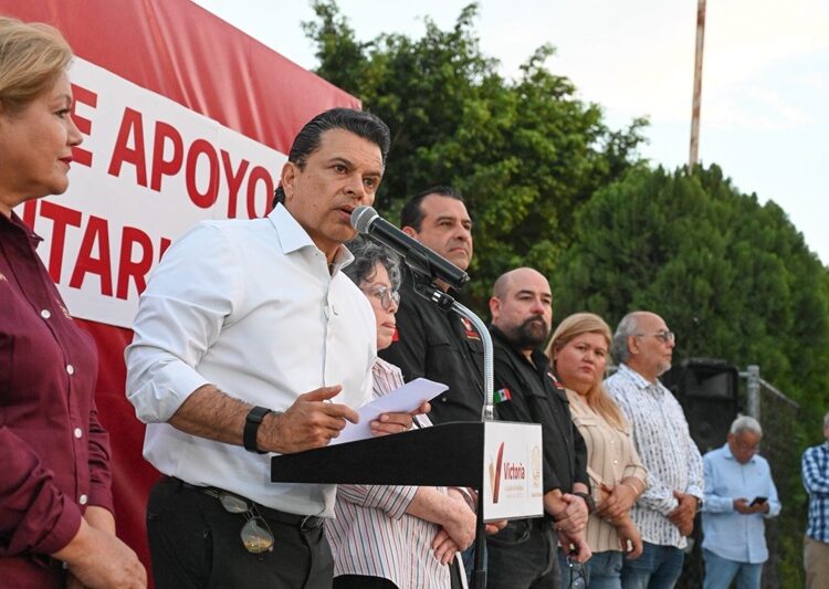 Encabeza Lalo Gattás entrega de apoyos alimentarios en Victoria