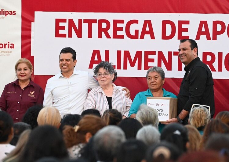 Encabeza Lalo Gattás entrega de apoyos alimentarios en Victoria