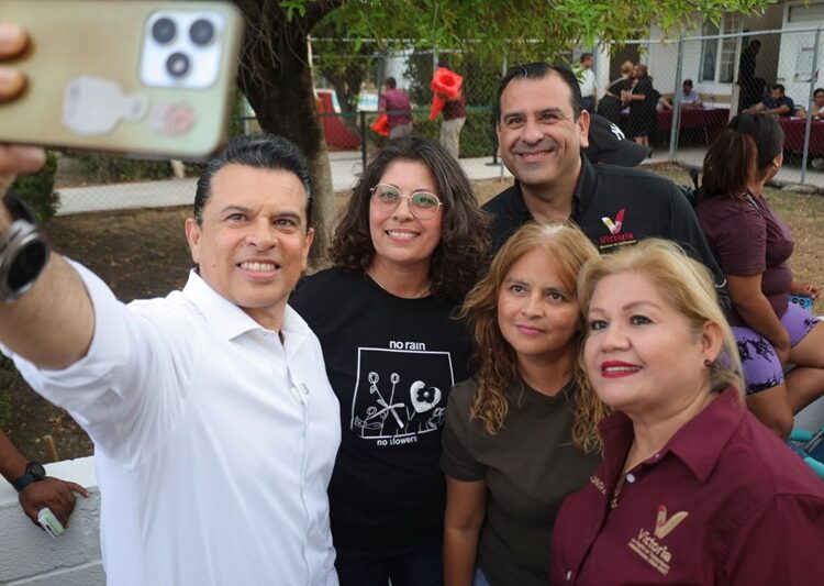 Encabeza Lalo Gattás entrega de apoyos alimentarios en Victoria