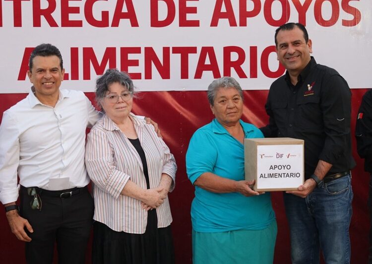 Encabeza Lalo Gattás entrega de apoyos alimentarios en Victoria