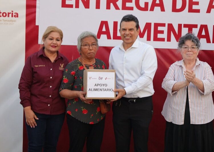 Encabeza Lalo Gattás entrega de apoyos alimentarios en Victoria