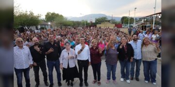 Encabeza Lalo Gattás entrega de apoyos alimentarios en Victoria