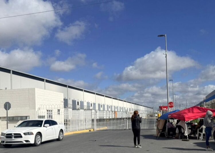 Encapuchados bloquean liquidación a obreros en maquiladora XB de Reynosa