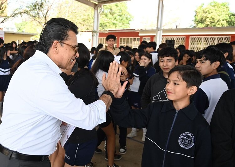Entrega Lalo Gattás obra 157 de infraestructura hidráulica en escuelas