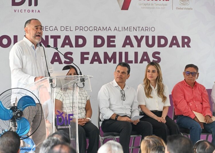 Entregan Lucy y Lalo 3 mil insumos alimentarios