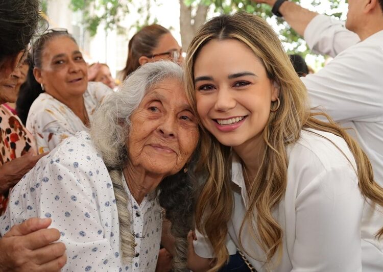 Entregan Lucy y Lalo 3 mil insumos alimentarios