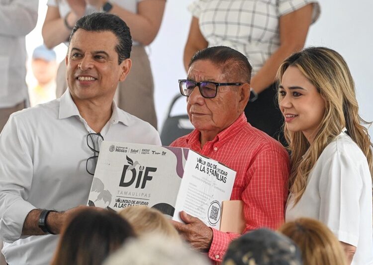 Entregan Lucy y Lalo 3 mil insumos alimentarios