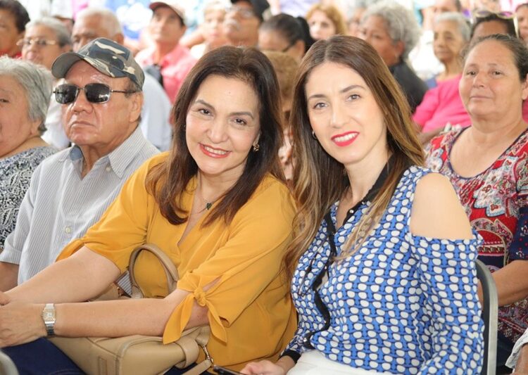 Entregan Lucy y Lalo 3 mil insumos alimentarios