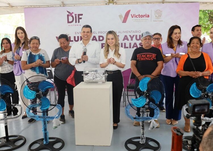 Entregan Lucy y Lalo 3 mil insumos alimentarios