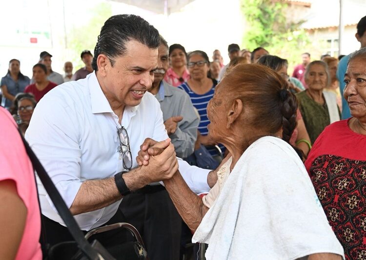 Entregan Lucy y Lalo 3 mil insumos alimentarios