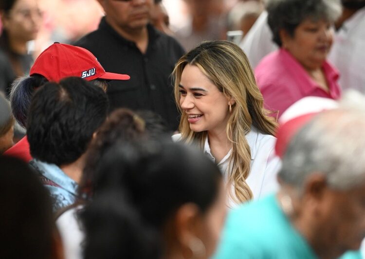 Entregan Lucy y Lalo 3 mil insumos alimentarios