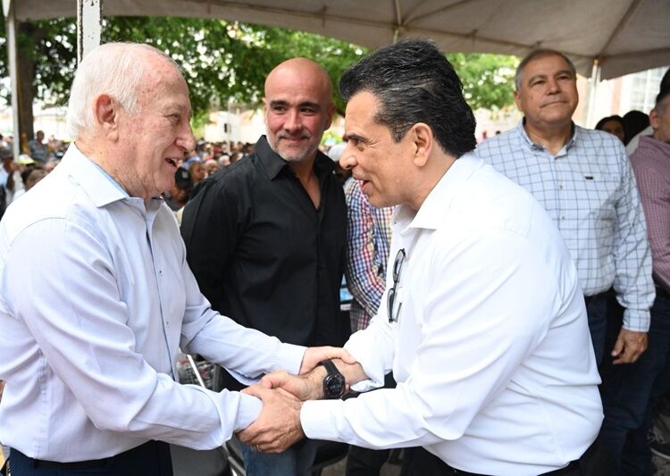 Entregan Lucy y Lalo 3 mil insumos alimentarios