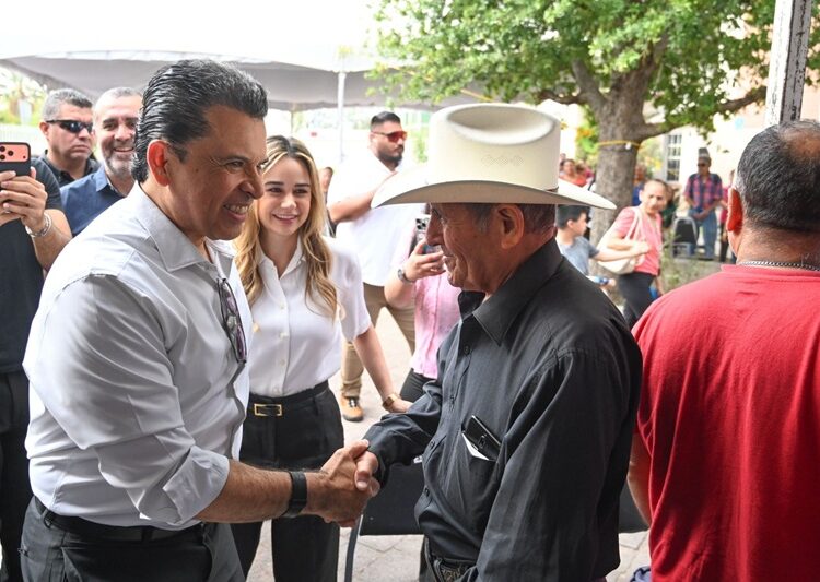 Entregan Lucy y Lalo 3 mil insumos alimentarios