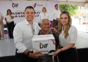 Entregan Lucy y Lalo 3 mil insumos alimentarios