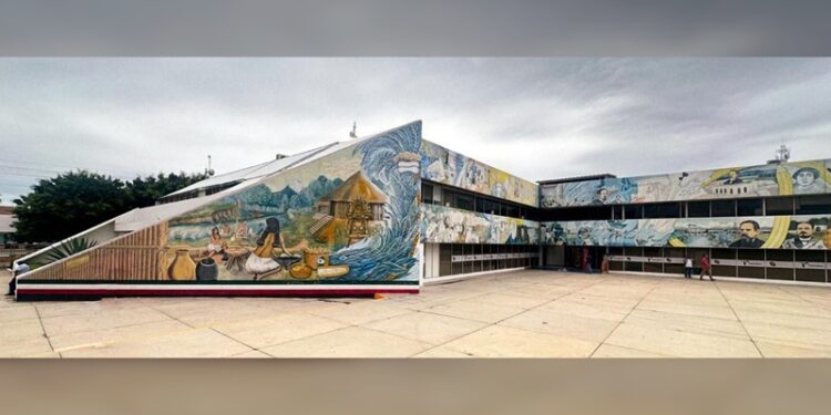 Evalúan autoridades educativas limitar el uso del celular en las escuelas