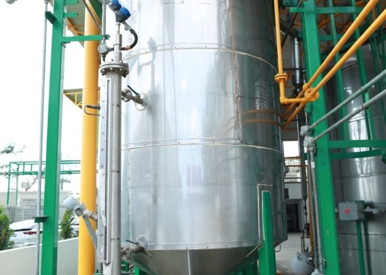 Gobernador constata avance de planta de combustibles alternativos en Altamira