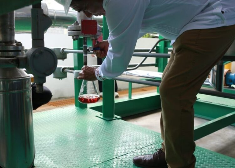 Gobernador constata avance de planta de combustibles alternativos en Altamira