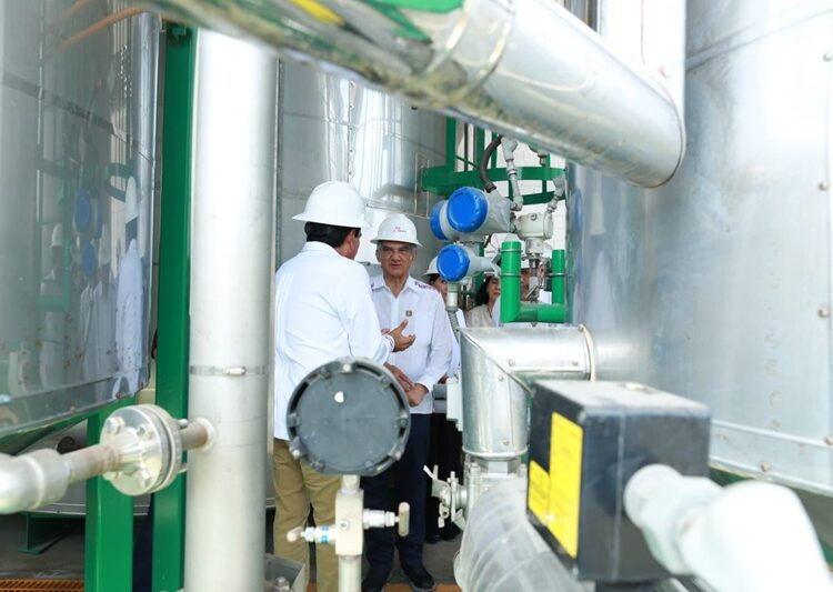 Gobernador constata avance de planta de combustibles alternativos en Altamira