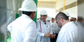 Gobernador constata avance de planta de combustibles alternativos en Altamira
