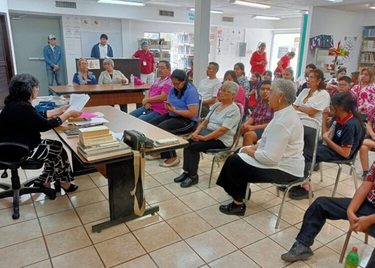 Gobierno promueve a escritoras locales en las bibliotecas durante el 8M