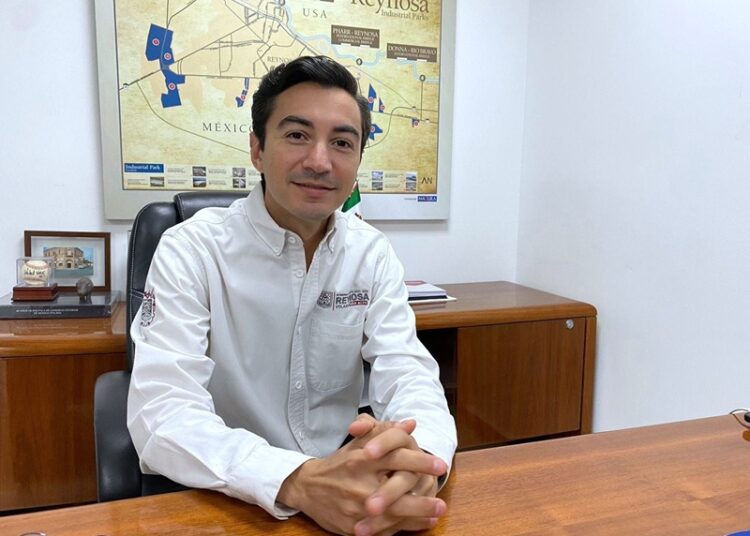 Muere en accidente carretero el secretario de Economía de Reynosa.