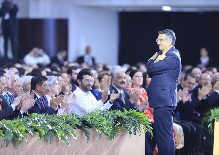 “No a las oligarquías”: AVA en su IV Informe