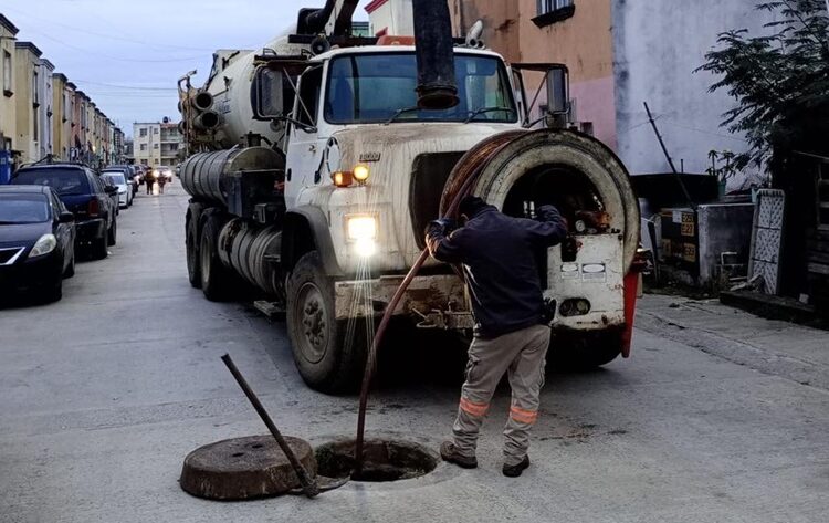 Proporciona COMAPA Altamira mantenimiento a líneas generales de drenaje