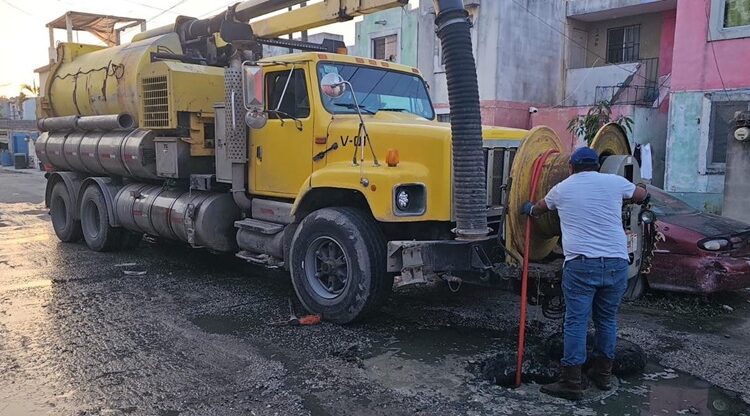 Proporciona COMAPA Altamira mantenimiento a líneas generales de drenaje