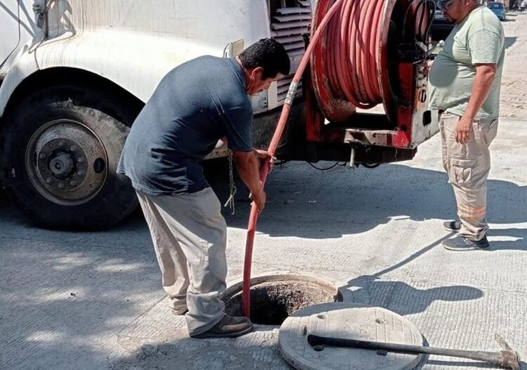 Proporciona COMAPA Altamira mantenimiento a líneas generales de drenaje