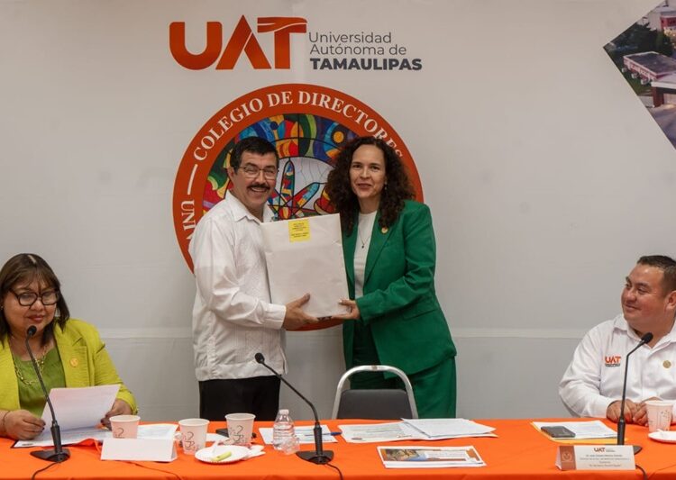 Reconoce rector la excelencia académica de egresados UAT en el EGEL