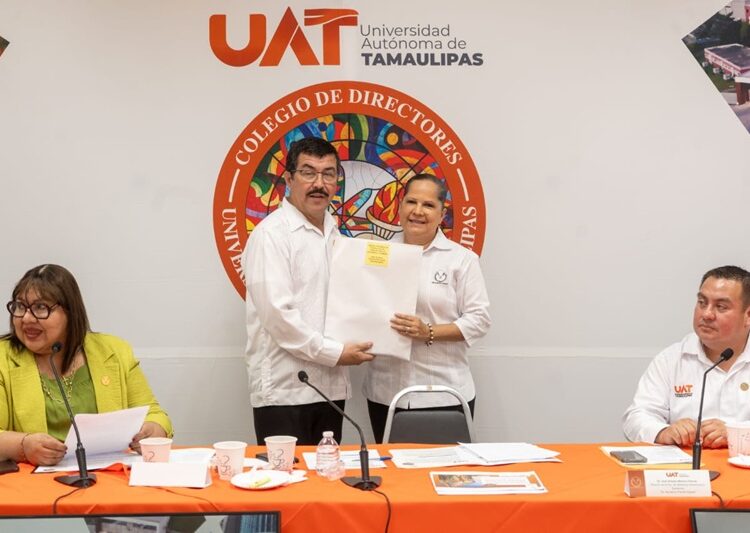Reconoce rector la excelencia académica de egresados UAT en el EGEL