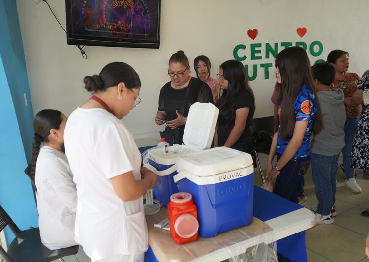 Refuerzan protección de la niñez en el Centro de Autismo del DIF NLD con jornada de vacunación