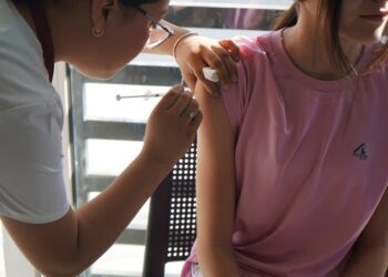 Refuerzan protección de la niñez en el Centro de Autismo del DIF NLD con jornada de vacunación