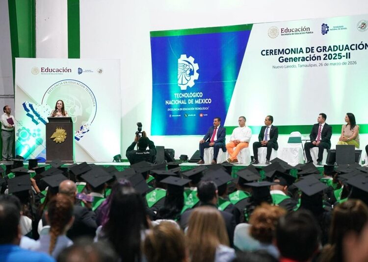 Reitera Carmen Lilia compromiso con la juventud y la educación en graduación del TEC de NLD