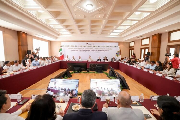 Américo respalda catálogo de obras para los municipios