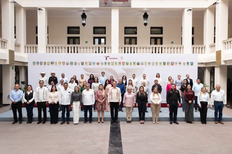 Américo respalda catálogo de obras para los municipios