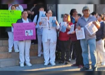 Trabajadores del ISSSTE insisten en bloquear instalaciones de la Instalación