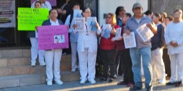 Trabajadores del ISSSTE insisten en bloquear instalaciones de la Instalación