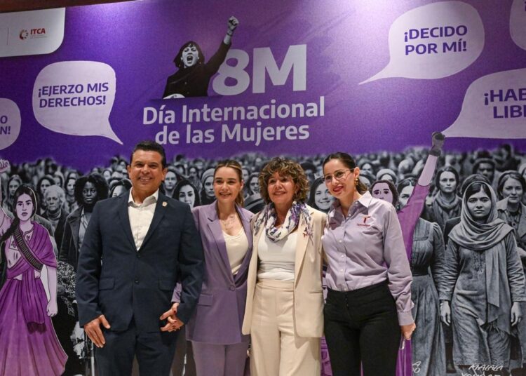 Lucy y Lalo asisten a ciclo de conferencias en conmemoración del M8