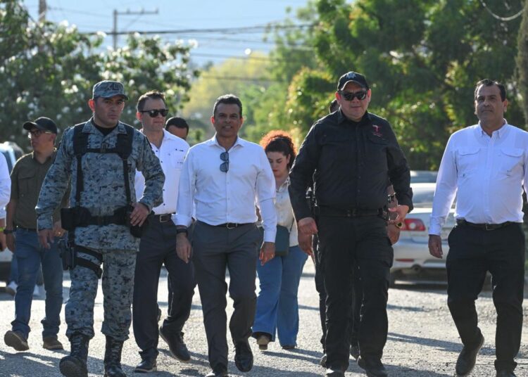 Lalo Gattás atiende con mandos de seguridad, reportes ciudadanos.