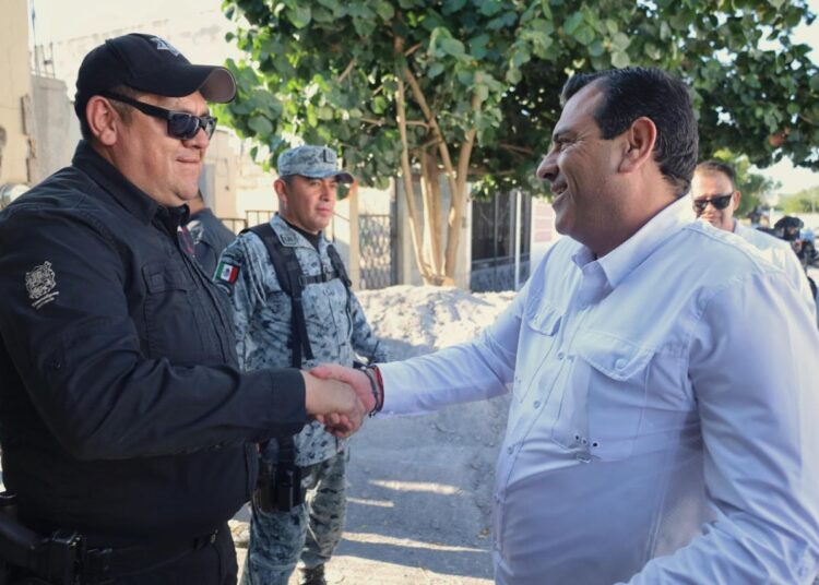 Lalo Gattás atiende con mandos de seguridad, reportes ciudadanos.