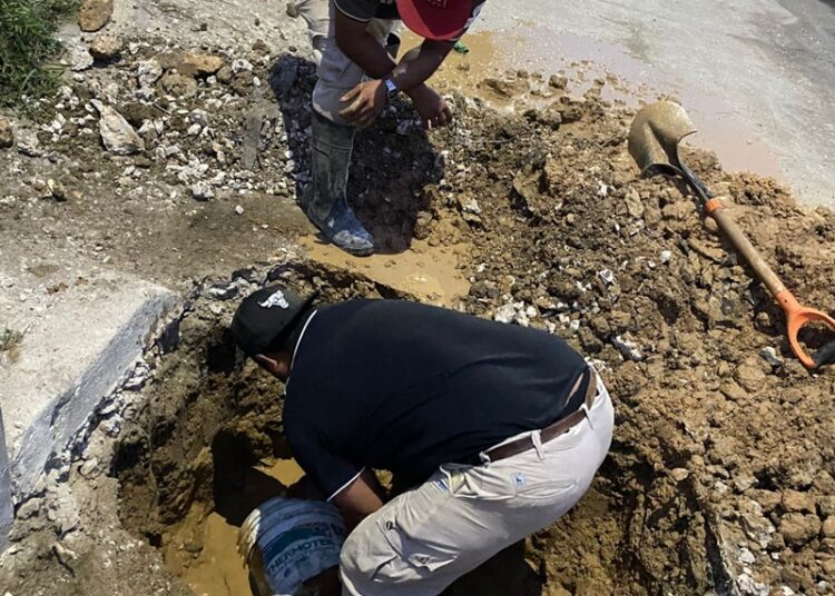 Acelera COMAPA Altamira la reparación de fugas de agua